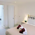 Salton Barns Apartamento *