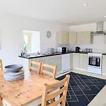 Salton Barns Apartament