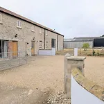 Salton Barns Apartament